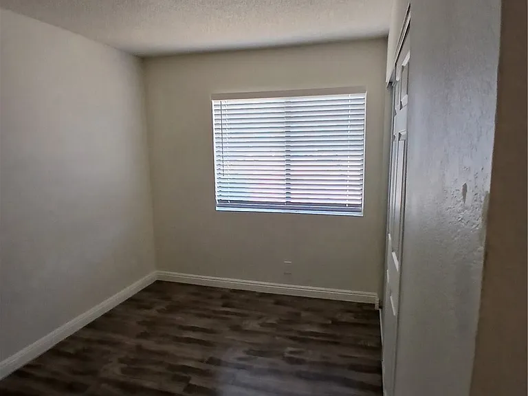 509 E Avenue Q #2 — Photo 10