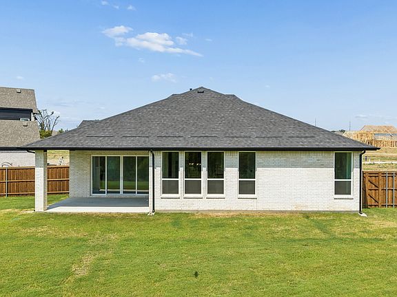 4th image of 4000 Valley Dr