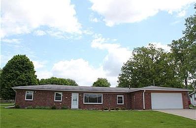 Spacious brick ranch in Daleville!