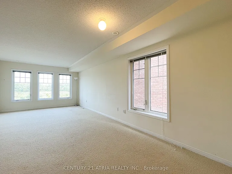 5295 Major Mackenzie Dr E — Photo 8