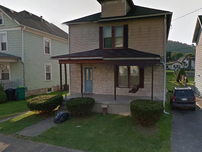 124 Hall St — Photo 2