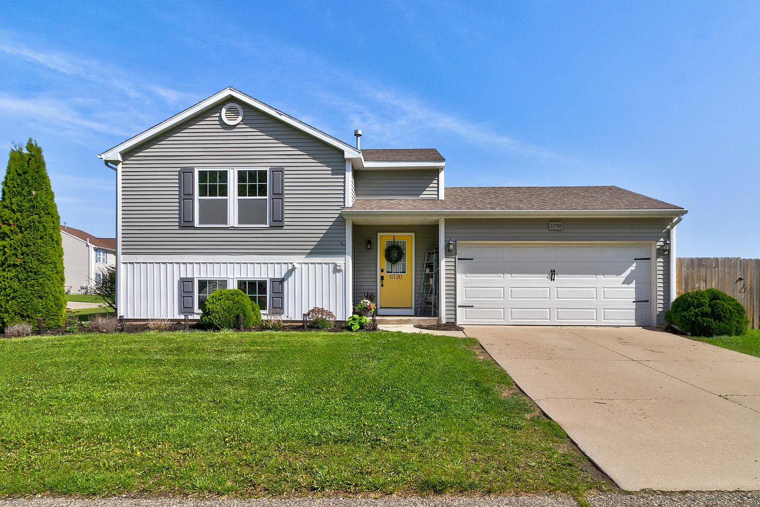 11720 E Bear Meadows Dr SE photo 1