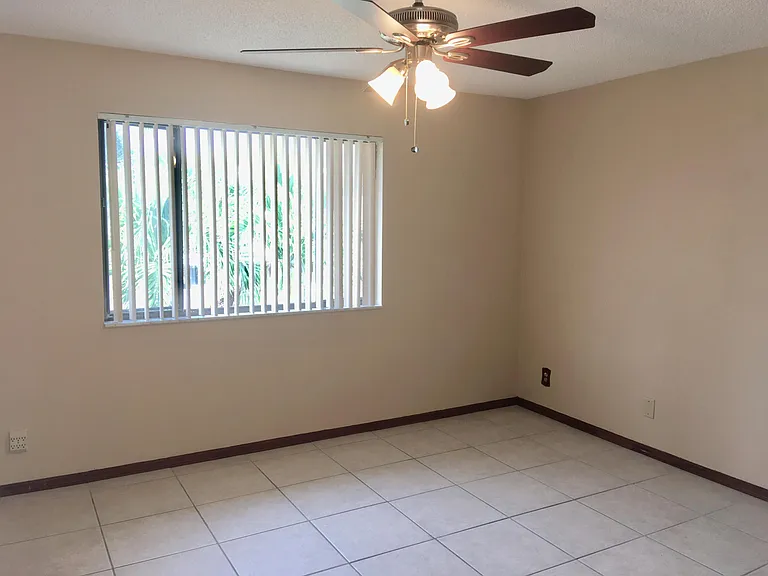 139 Sparrow Dr #1A — Photo 17