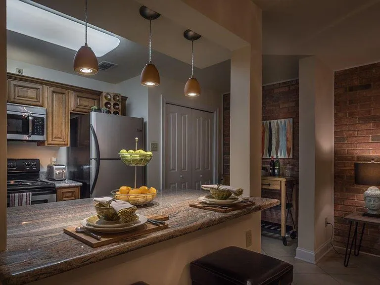 Regency at Metairie — Photo 2