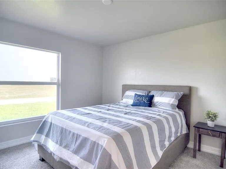 2412 NW 8th Pl — Photo 10