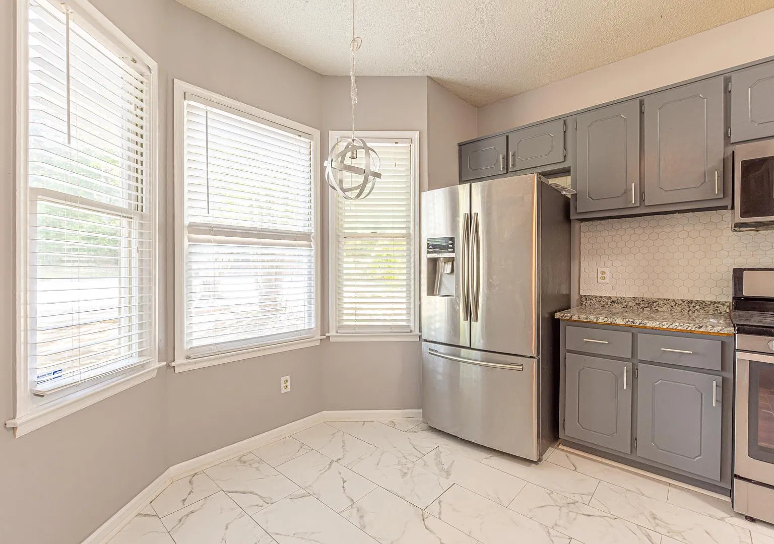 2 bed, 2.5 bath, 1332 sqft, $1,450 — Photo 2