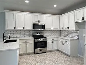 10523 Torrey Pines Dr — Photo 3