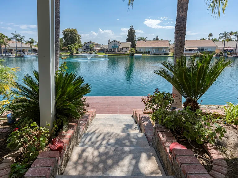 8301 Waterfield Dr — Photo 40