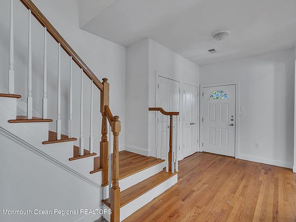 4th image of 414 Warren Avenue