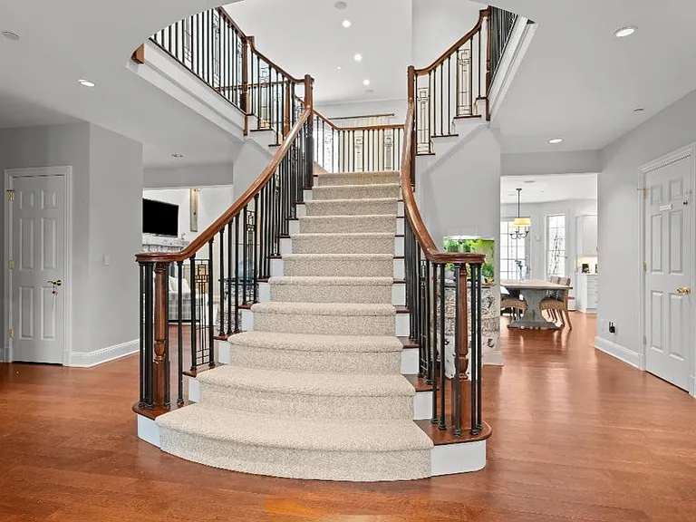 1 Augusta Ct — Photo 6