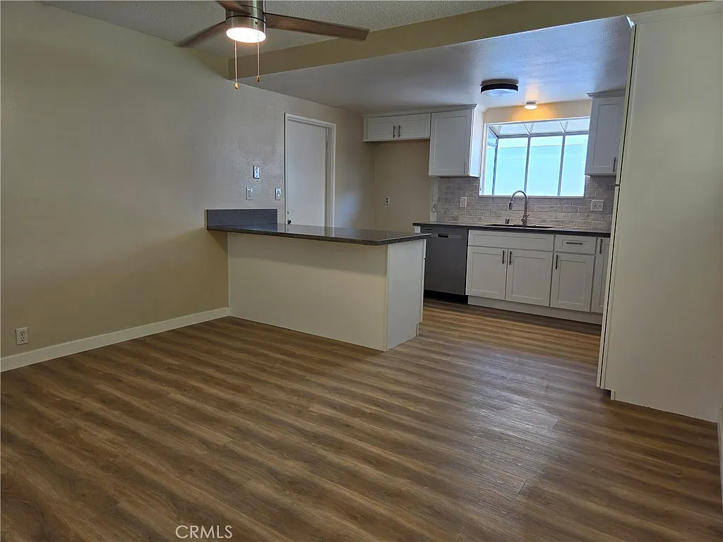 3 bed, 1302 sqft, $4,900 — Photo 4