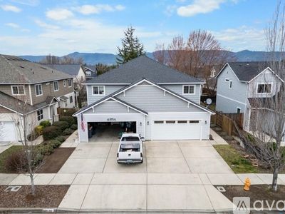679 Kaitlin Ln, Medford, OR, 97501