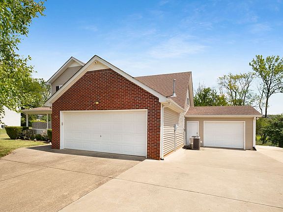3rd image of 1937 Stoney Meadow Dr