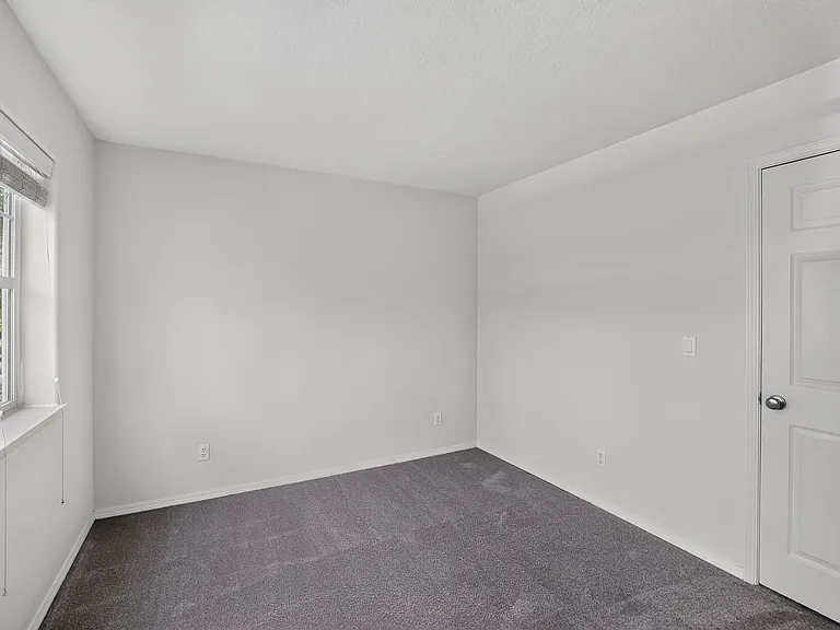 472 NE 60th Ave — Photo 13
