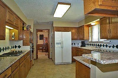 5th image of 725 Hillview Dr