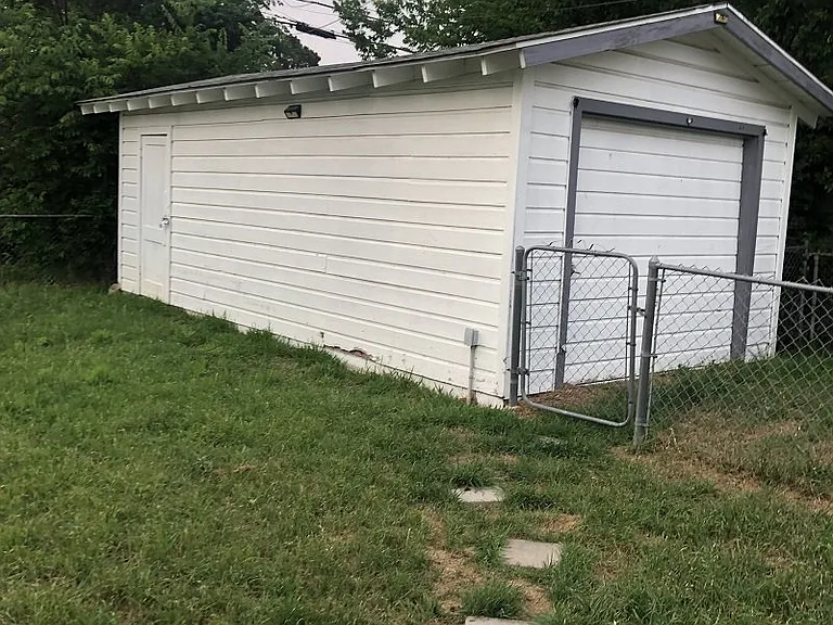 215 Edna Ave — Photo 9