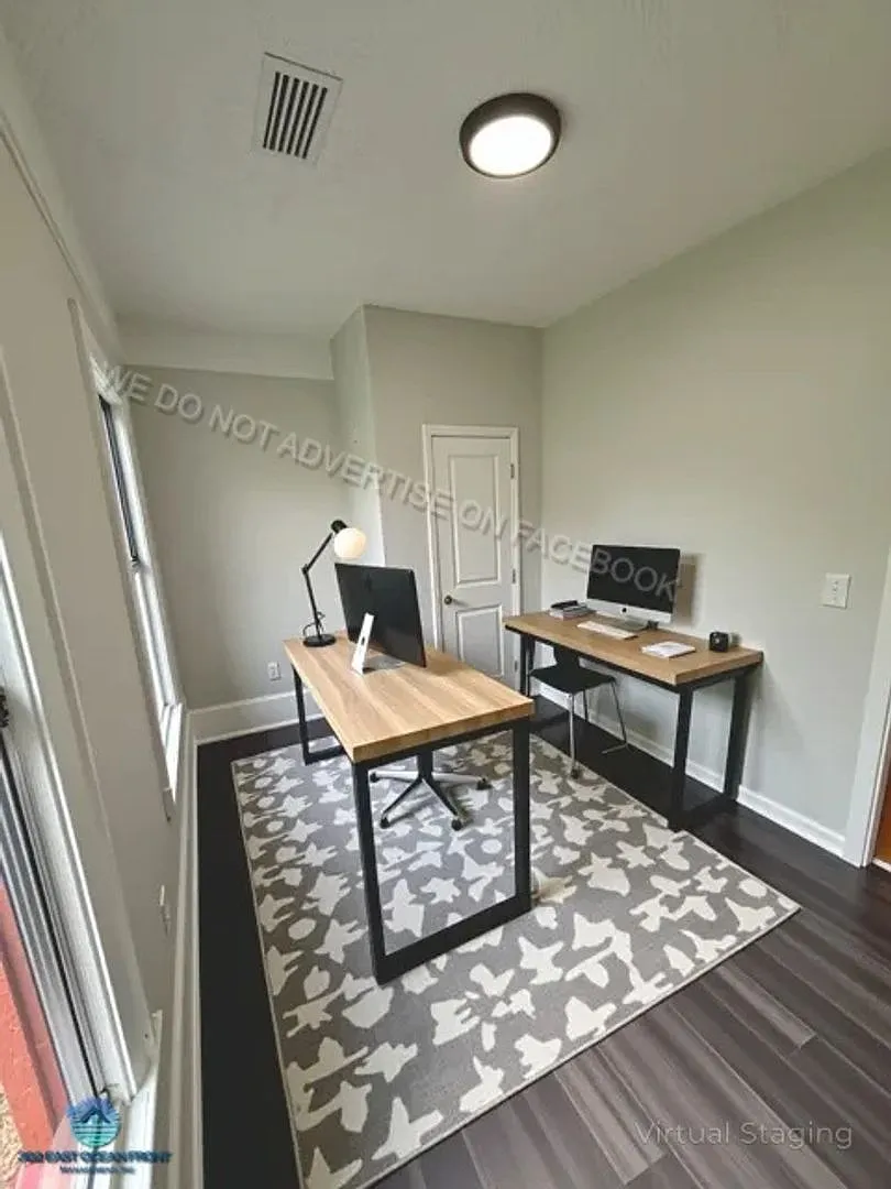 Gorgeous 2 story, 3 bedroom / 2bathroom house now available for rent! — Photo 4