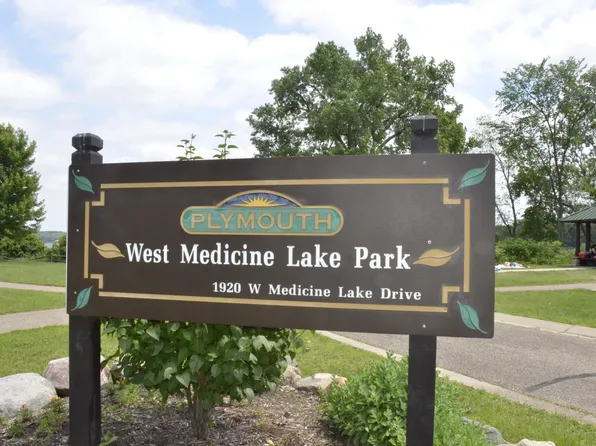 2410 Hemlock Ln N, Plymouth, MN 55441