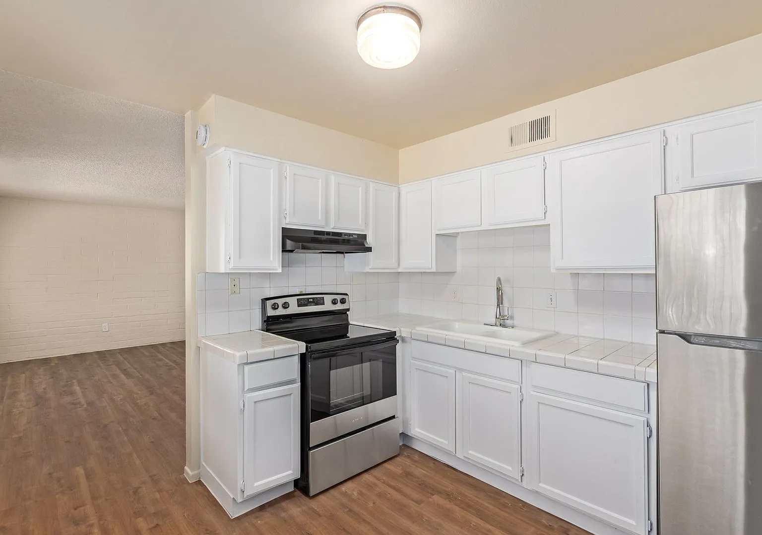 Earll Drive Apartments — Photo 2