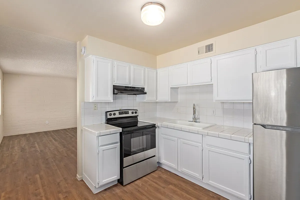 Building Photo - 3413 E Earll Dr