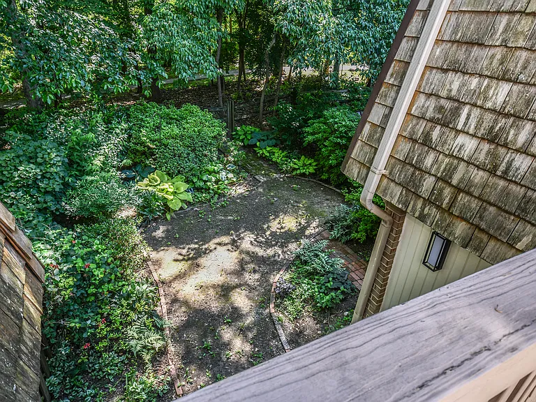 19002 Stedwick Dr — Photo 35
