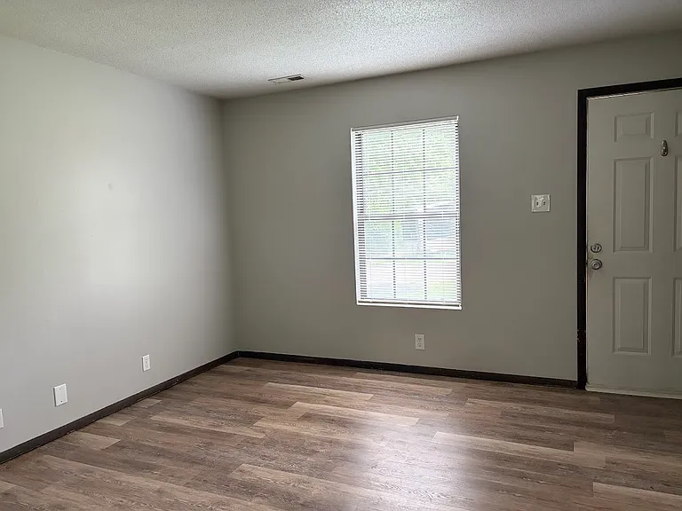 6645 Chasteen Ln — Photo 10