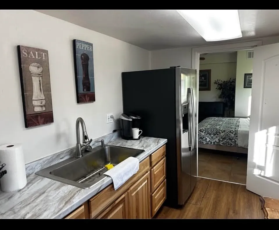 Studio, 900 sqft, $975 — Photo 3