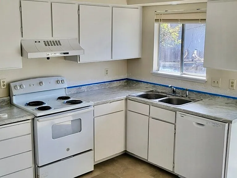 1526 W Main St — Photo 5
