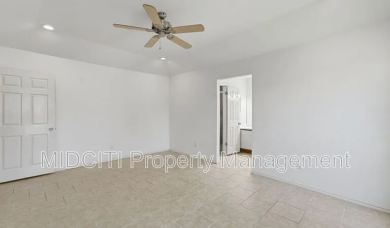 1233 Hollyhock Ln — Photo 19