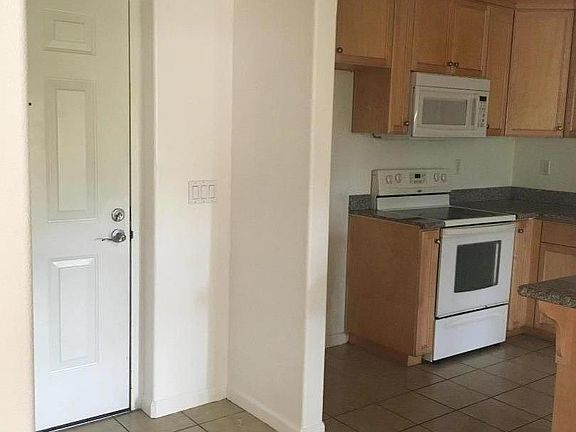 4th image of 88 N Jackson Ave Unit 212