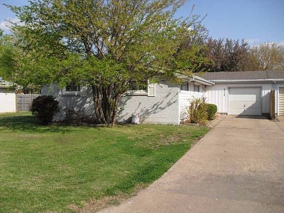 1st image of 3115 Royal Dr