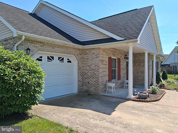 2nd image of 307 Lynn Dr
