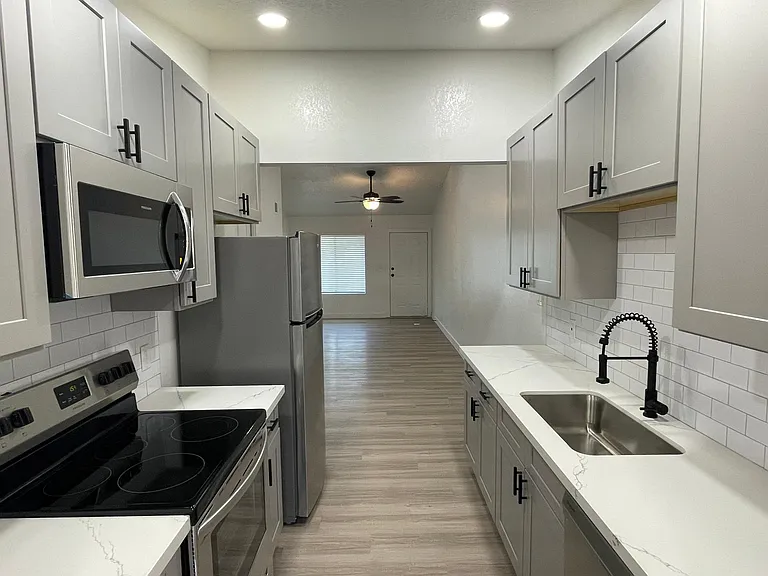 56 W 9th Pl — Photo 6