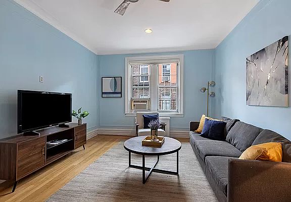 2nd image of 115 Willow St #5CD
