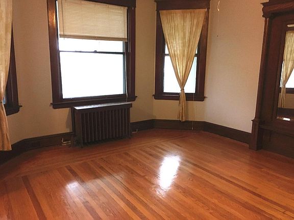 2nd image of 419 Manning Blvd