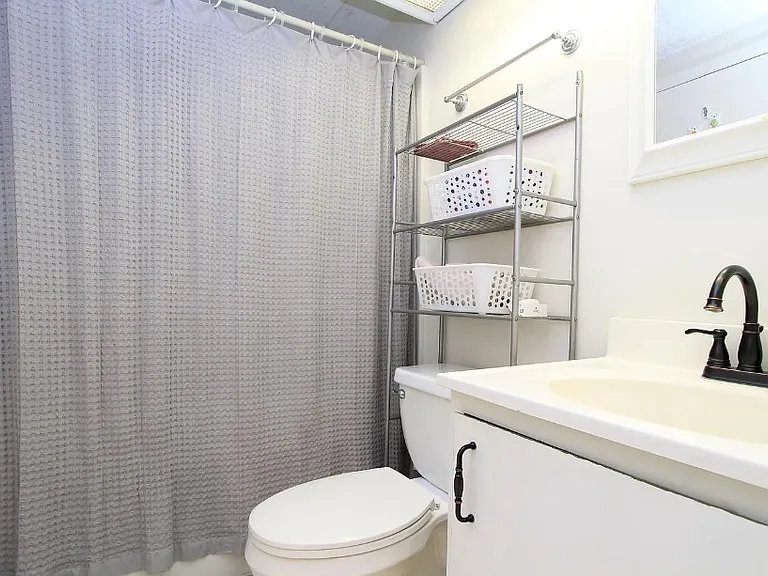 810 Stratford Dr #10 — Photo 5