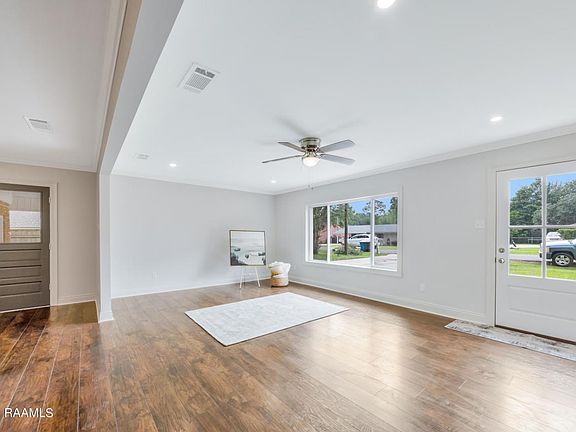 5th image of 105 Blaise St