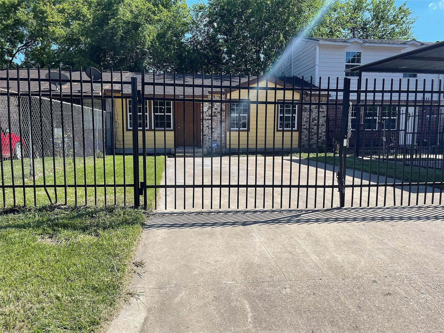 3 bed, 1.0 bath, 928 sqft, $1,500 — Photo 3