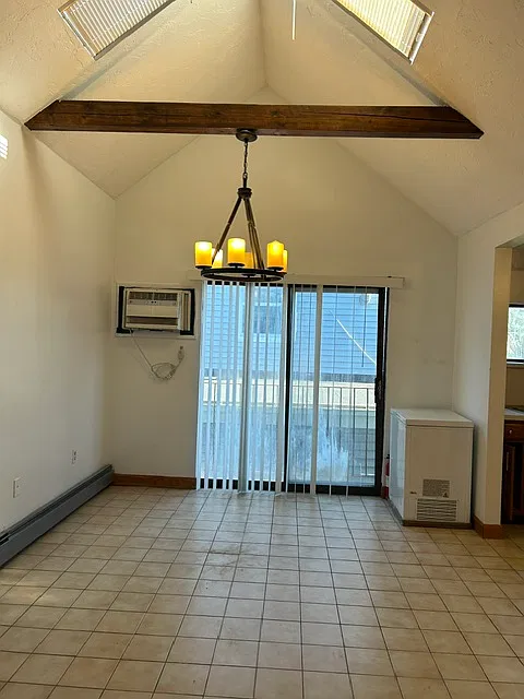 3 bed, 1000 sqft, $3,000 — Photo 3