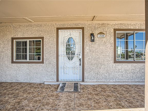 3rd image of 1720 Weeping Willow Ln
