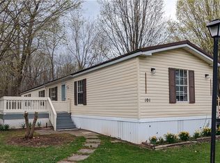 101 Macintosh Rd, Ontario, NY 14519