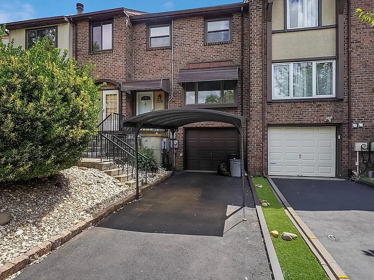 3947 Gloucester Ct — Photo 1
