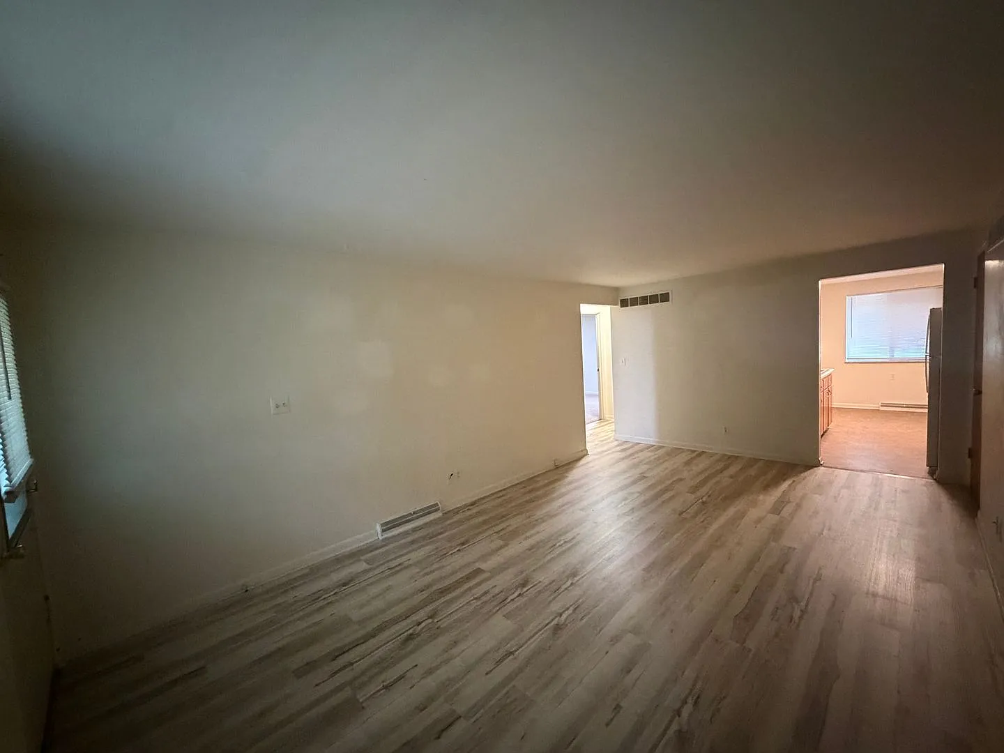 239 E Oak Cliff Court — Photo 2