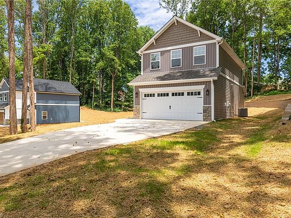 4th image of 311 Lily Dr