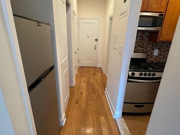 4th image of 321 E 66th St APT 3G