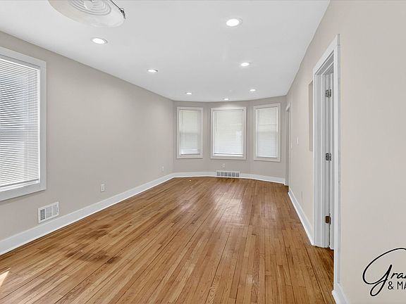 3rd image of 2315 Yemans St