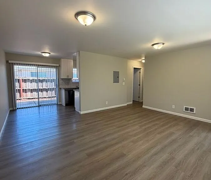 300 Warren Ave #2 — Photo 1