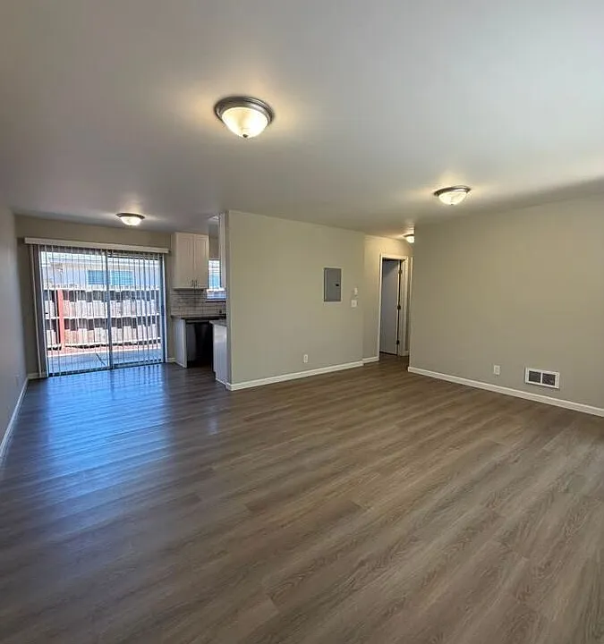 300 Warren Ave #2