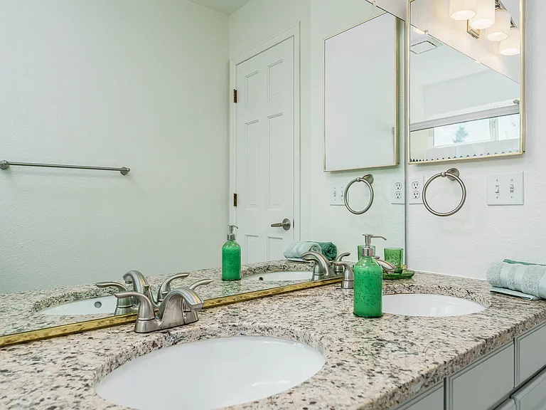 132 Skyview Ct — Photo 55