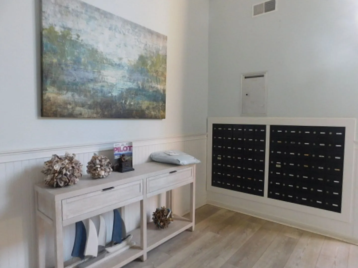 Remodeled 2 Bedroom 2 Bath Condo Over Looking Broad Creek — Photo 4